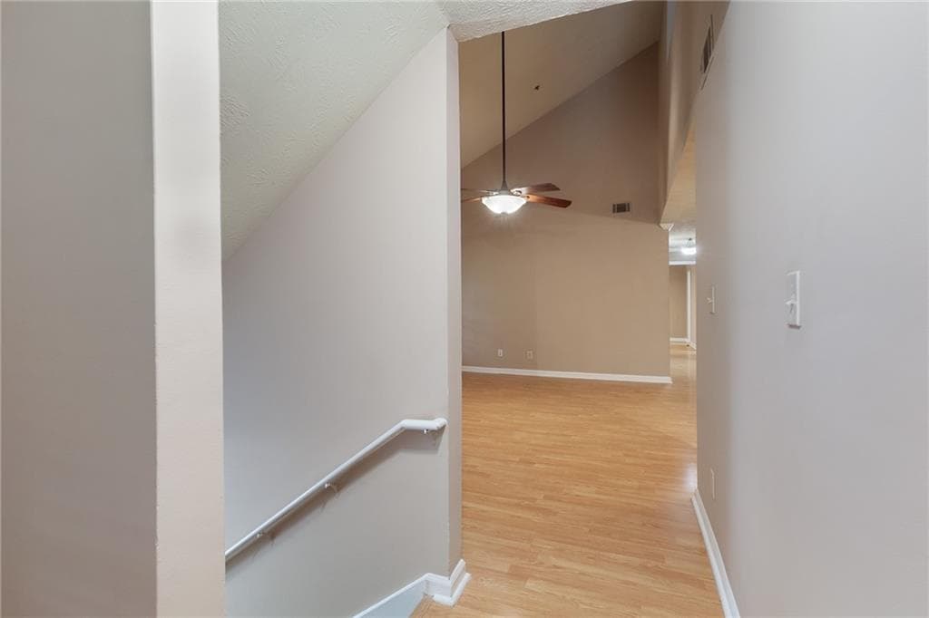 3 bedroom, 2 bathroom, 1,587 sq ft condominium for sale at 4080 Riverlook Parkway 201, Marietta, GA 30067 — photo 6
