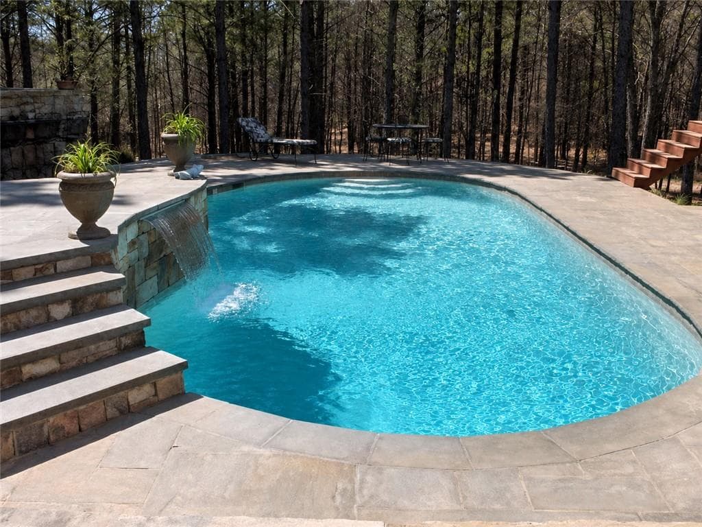 3 bedroom, 3 bathroom, 3,870 sq ft single family residence under contract at 1400 Fieldcrest Court, Buckhead, GA 30625 — photo 3