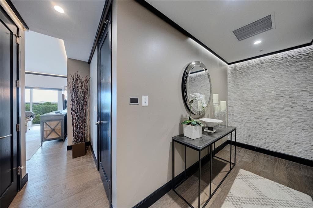 3 bedroom, 3 bathroom, 1,700 sq ft condominium under contract at 1820 Peachtree Street 1015, Atlanta, GA 30309 — photo 3