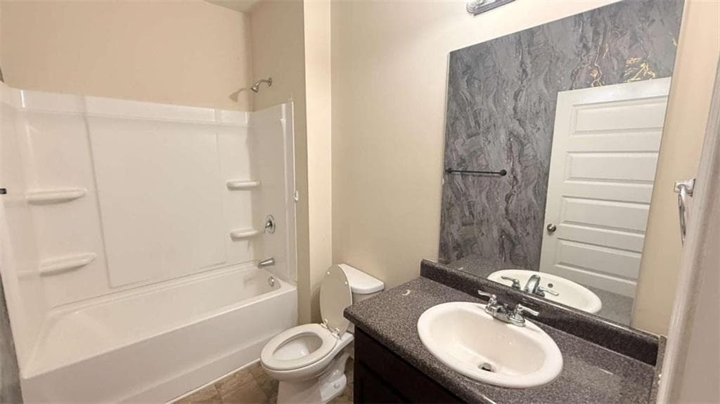 4 bedroom, 2 bathroom, 1,920 sq ft single family residence under contract at 2357 Cornell Circle, Mcdonough, GA 30253 — photo 4