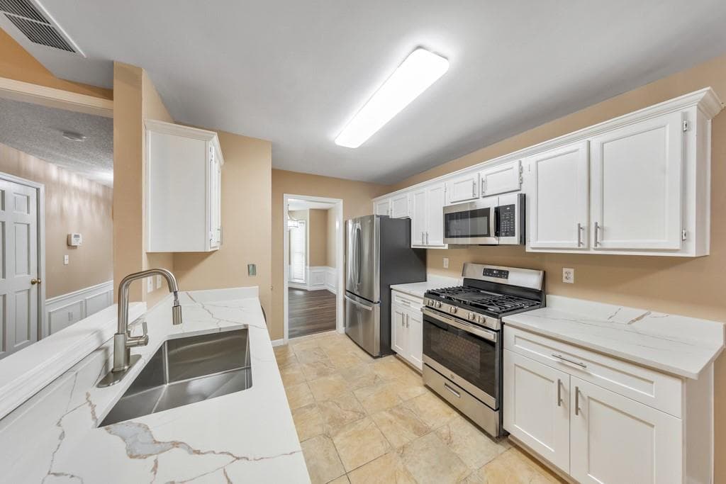 3 bedroom, 3 bathroom, 1,934 sq ft single family residence for sale at 320 Outwood Mill Court, Johns Creek, GA 30022 — photo 3