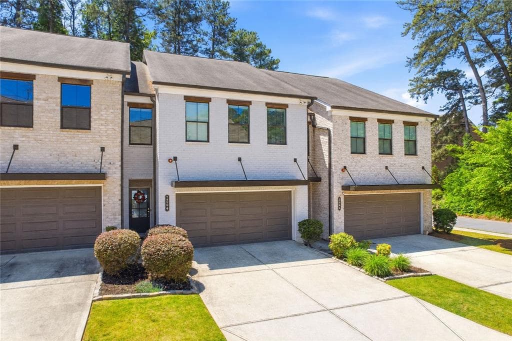 3 bedroom, 3 bathroom, 2,772 sq ft townhouse for sale at 1004 Rohner Way, Smyrna, GA 30080 — photo 2