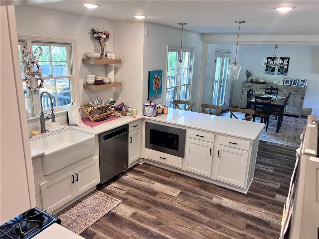 5 bedroom, 4 bathroom, 2,179 sq ft single family residence for sale at 3003 Maple Lane, Alpharetta, GA 30009 — photo 4