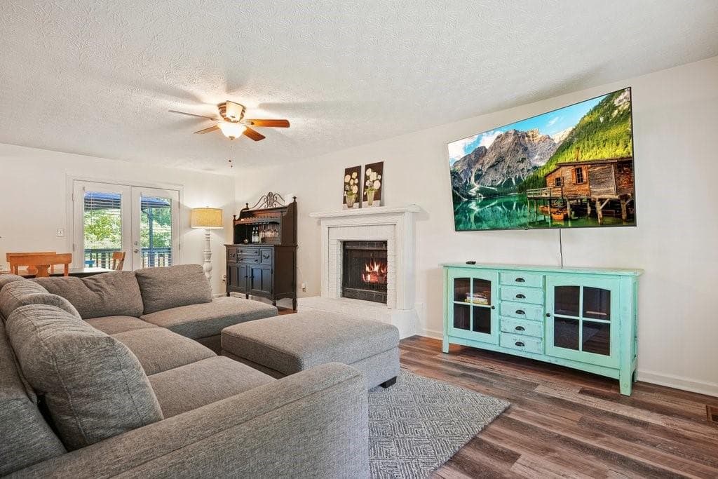 5 bedroom, 4 bathroom, 2,179 sq ft single family residence for sale at 3003 Maple Lane, Alpharetta, GA 30009 — photo 10
