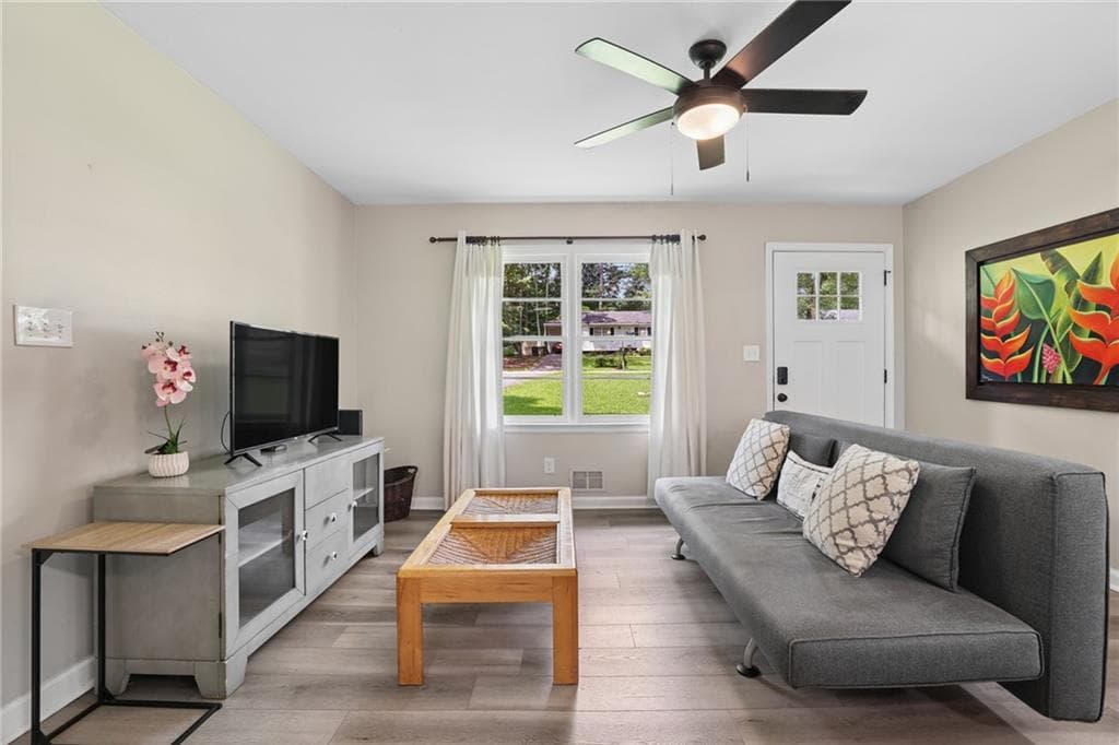 3 bedroom, 2 bathroom, 1,016 sq ft single family residence for sale at 6385 Lobelia Road, Mableton, GA 30126 — photo 4