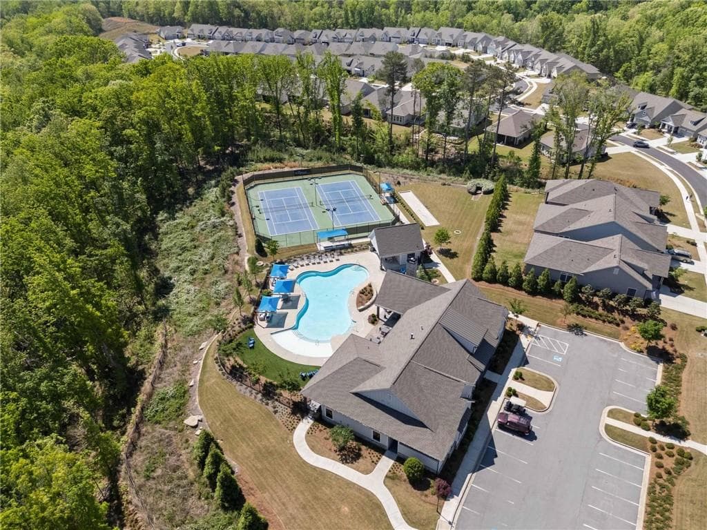 3 bedroom, 2 bathroom single family residence for rent at 6931 Scenic Overlook Trace, Flowery Branch, GA 30542 for $2,600 a month — photo 6