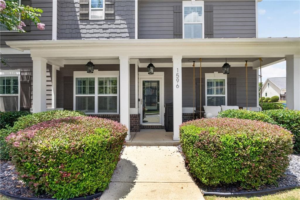 3 bedroom, 3 bathroom, 1,991 sq ft single family residence for sale at 1596 Habershal Road, Atlanta, GA 30318 — photo 3