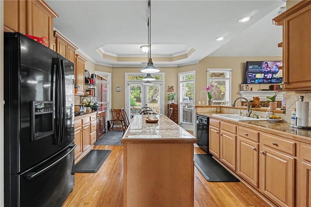 6 bedroom, 4 bathroom, 4,000 sq ft single family residence for sale at 7780 Leeward Cove Court, Cumming, GA 30041 — photo 2