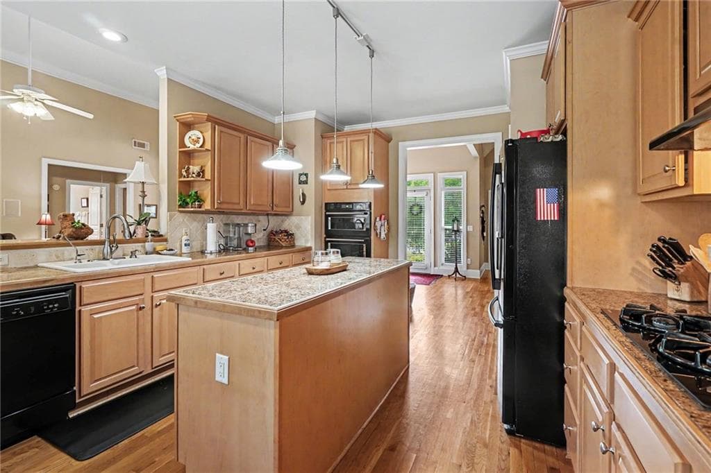 6 bedroom, 4 bathroom, 4,000 sq ft single family residence for sale at 7780 Leeward Cove Court, Cumming, GA 30041 — photo 3