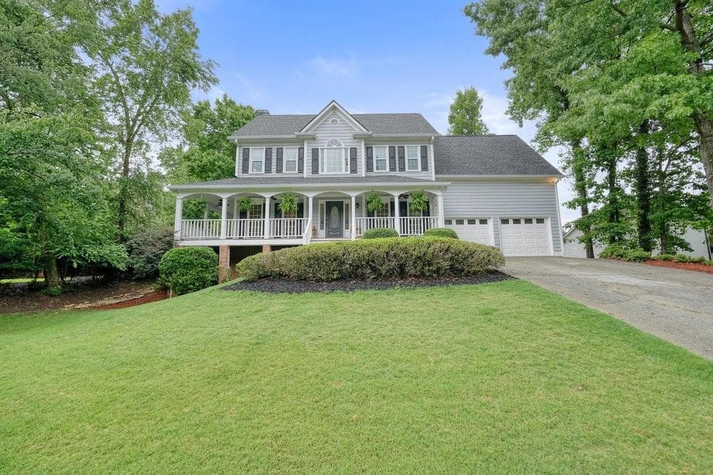 5 bedroom, 4 bathroom, 3,644 sq ft single family residence under contract at 1011 Fairway Valley Drive, Woodstock, GA 30189 — photo 2