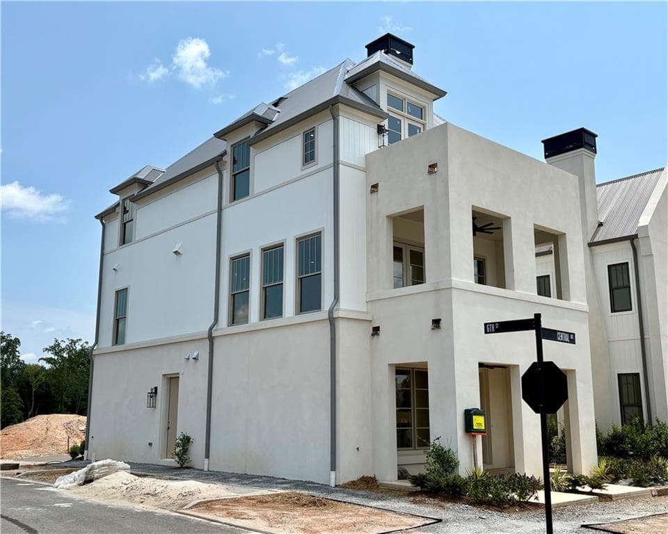 4 bedroom, 4 bathroom, 2,613 sq ft single family residence for sale at 310 Central Avenue, Fayetteville, GA 30214 — photo 3