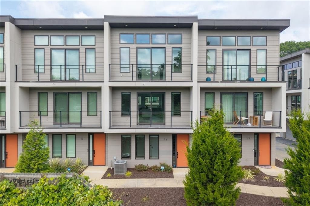 3 bedroom, 4 bathroom, 1,940 sq ft townhouse under contract at 1300 Memorial Drive 16, Atlanta, GA 30317