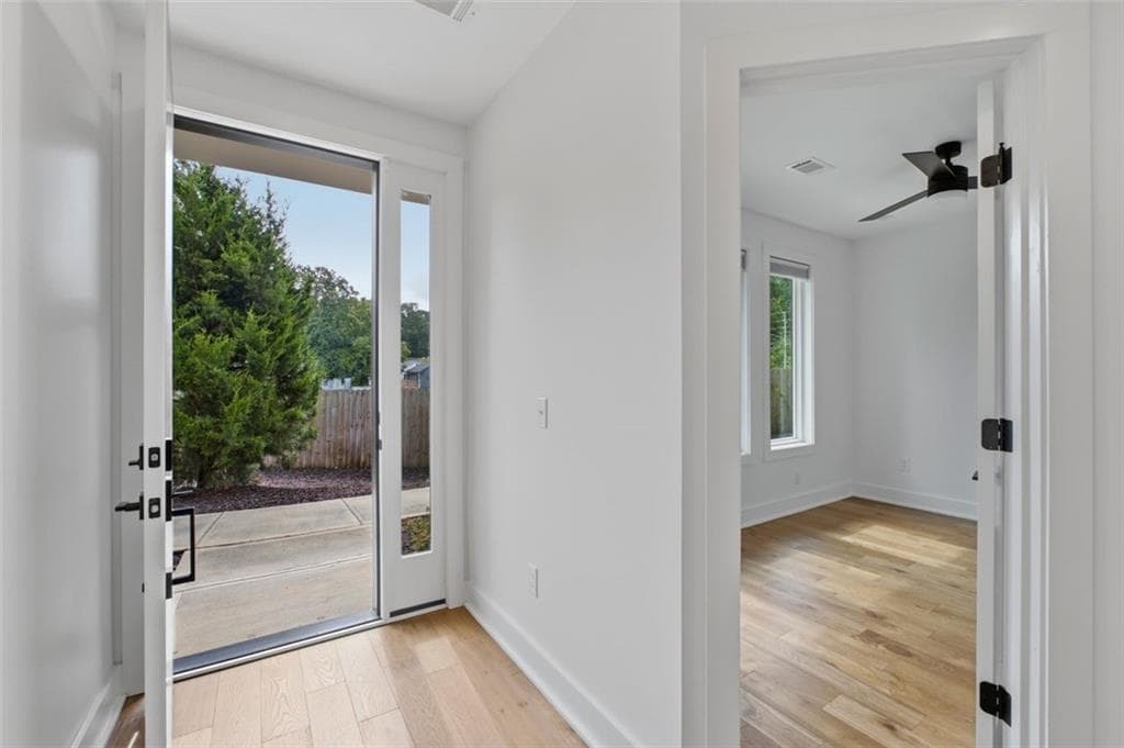 3 bedroom, 4 bathroom, 1,940 sq ft townhouse under contract at 1300 Memorial Drive 16, Atlanta, GA 30317 — photo 5