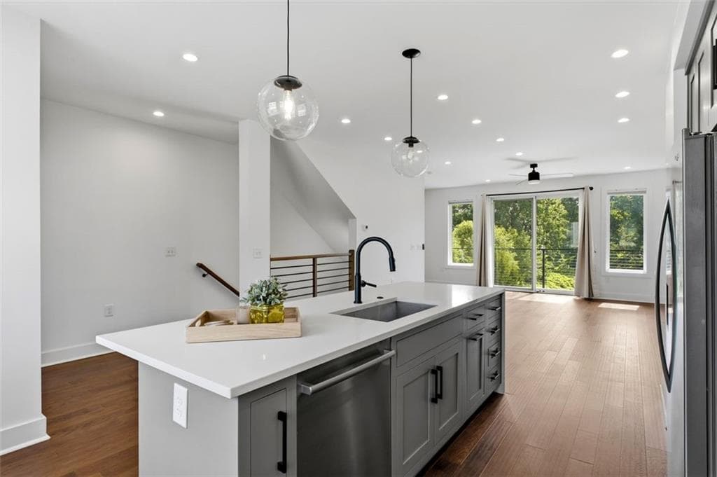 3 bedroom, 4 bathroom, 1,940 sq ft townhouse under contract at 1300 Memorial Drive 16, Atlanta, GA 30317 — photo 9