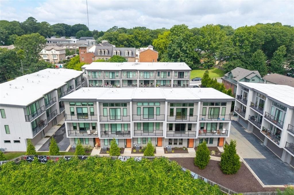 3 bedroom, 4 bathroom, 1,940 sq ft townhouse under contract at 1300 Memorial Drive 16, Atlanta, GA 30317 — photo 3