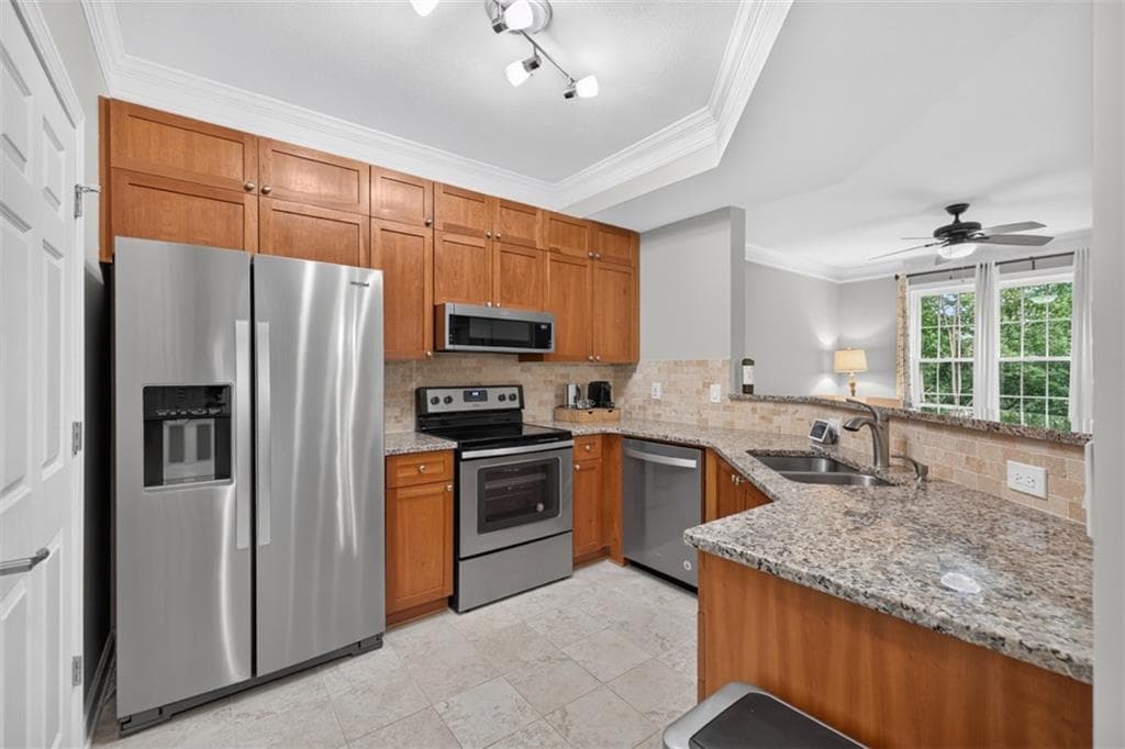 2 bedroom, 1 bathroom, 943 sq ft condominium under contract at 335 Ashford Circle, Atlanta, GA 30338 — photo 2