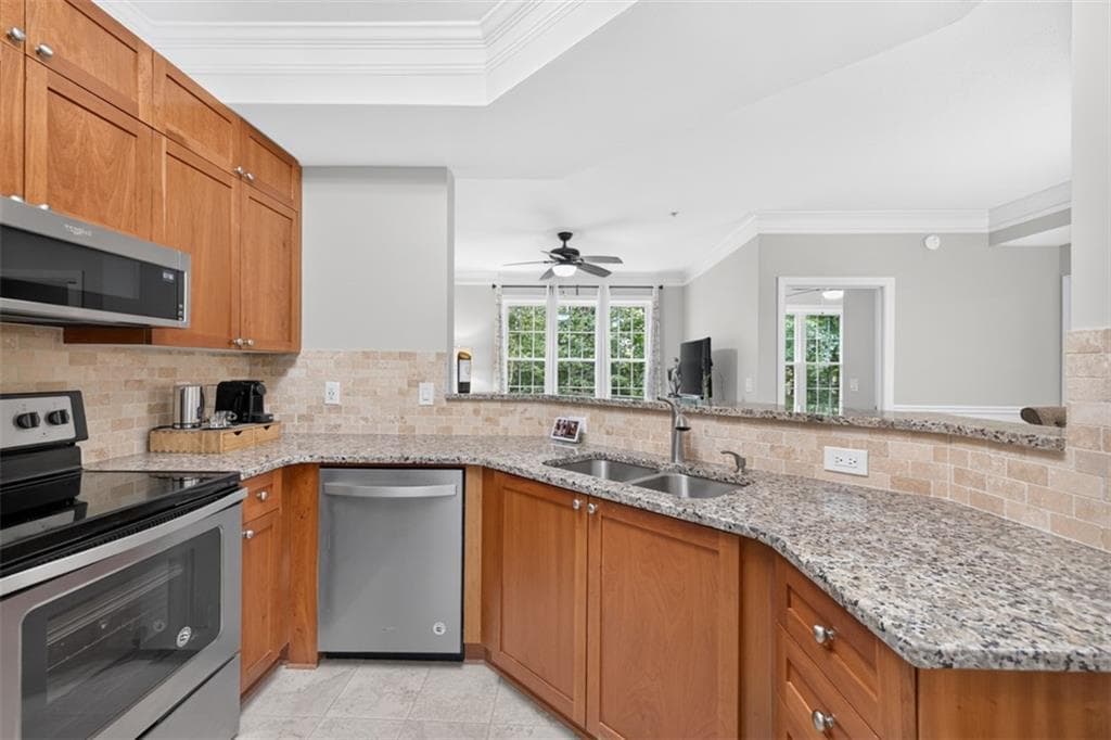2 bedroom, 1 bathroom, 943 sq ft condominium under contract at 335 Ashford Circle, Atlanta, GA 30338 — photo 3