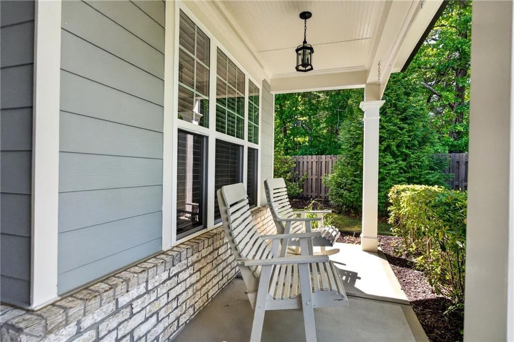 3 bedroom, 3 bathroom, 2,000 sq ft single family residence for sale at 527 Margaret Lane, Woodstock, GA 30188 — photo 4