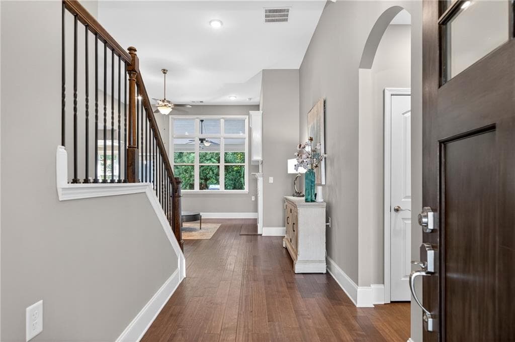 3 bedroom, 3 bathroom, 2,000 sq ft single family residence for sale at 527 Margaret Lane, Woodstock, GA 30188 — photo 5
