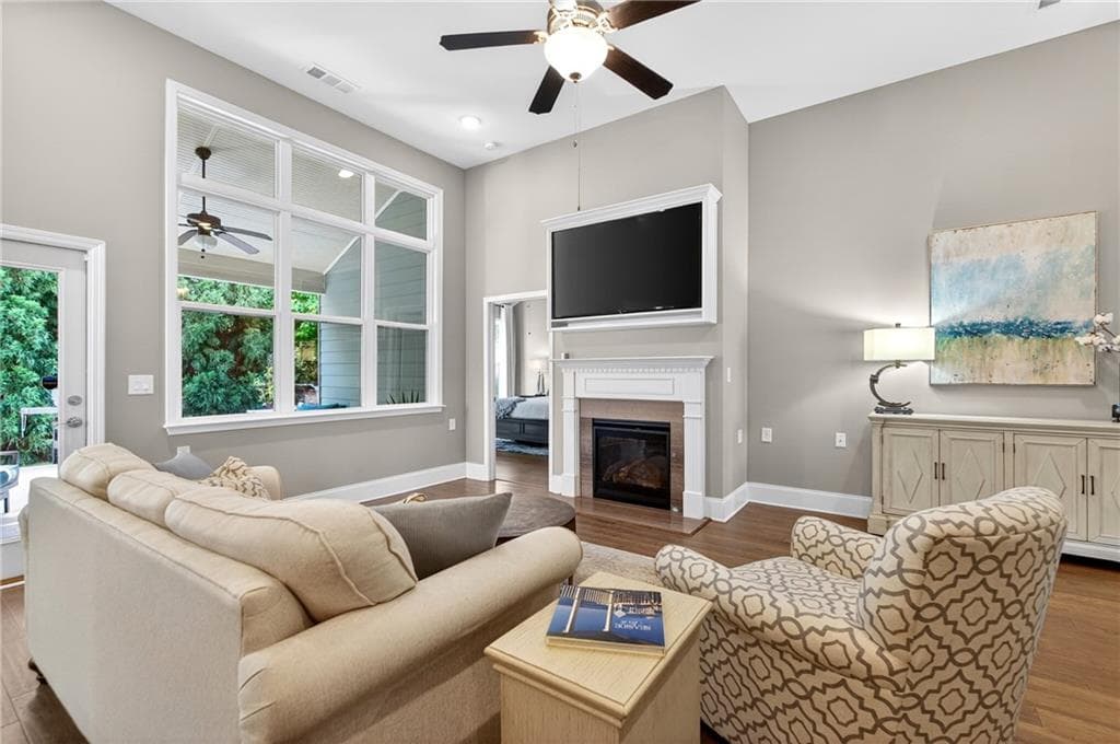 3 bedroom, 3 bathroom, 2,000 sq ft single family residence for sale at 527 Margaret Lane, Woodstock, GA 30188 — photo 10