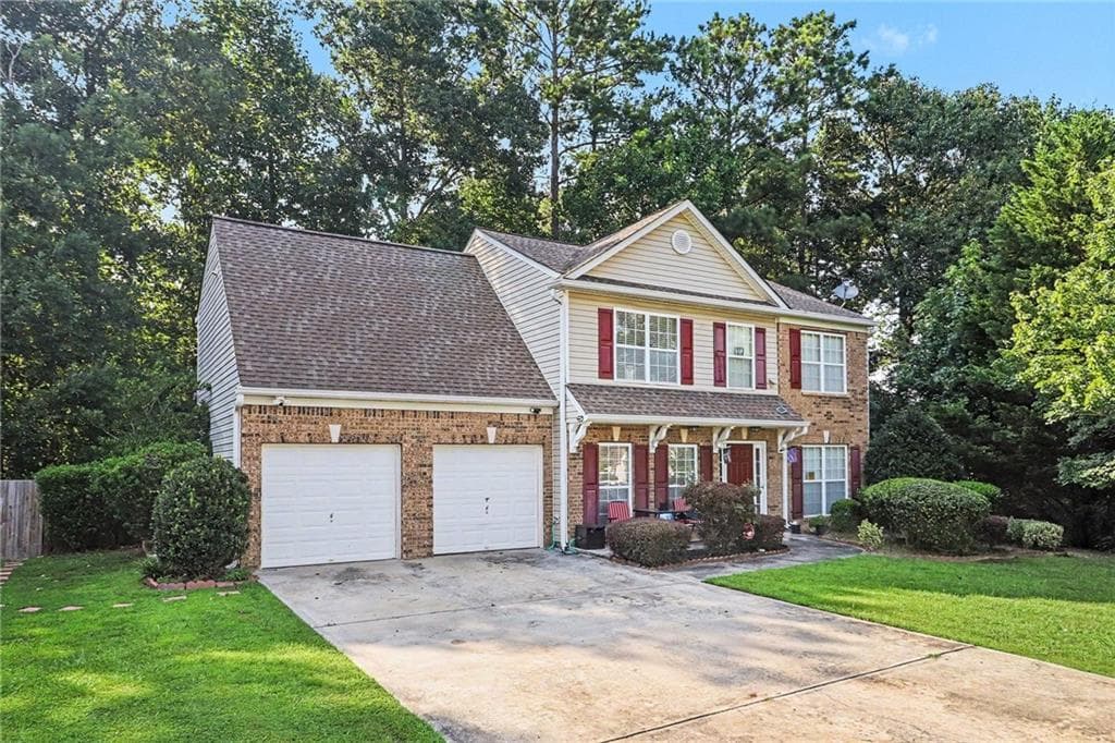 4 bedroom, 3 bathroom, 1,904 sq ft single family residence for sale at 8280 Mayfern Drive, Fairburn, GA 30213 — photo 2