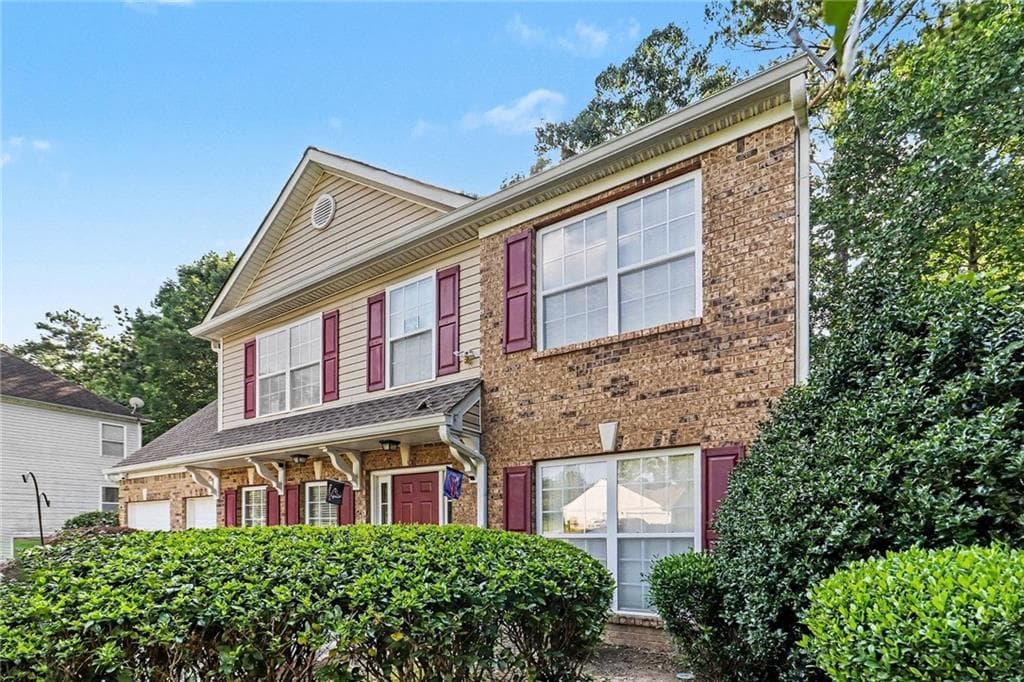 4 bedroom, 3 bathroom, 1,904 sq ft single family residence for sale at 8280 Mayfern Drive, Fairburn, GA 30213 — photo 3