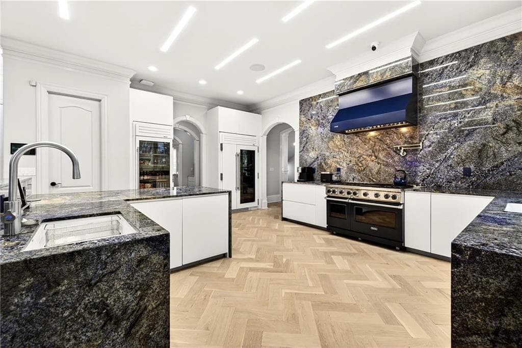 8 bedroom, 9 bathroom, 10,436 sq ft single family residence for sale at 2015 Shaudi Lane, Atlanta, GA 30345 — photo 3