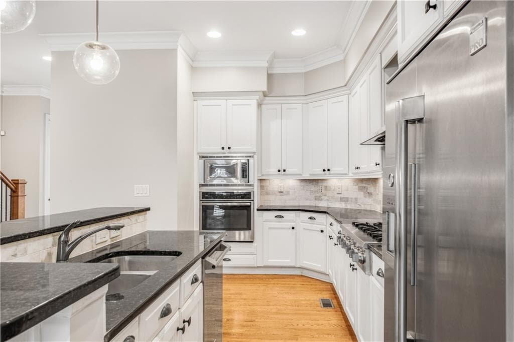 4 bedroom, 4 bathroom, 2,068 sq ft townhouse for rent at 250 Mystic Ridge Hill, Sandy Springs, GA 30342 for $4,400 a month — photo 8