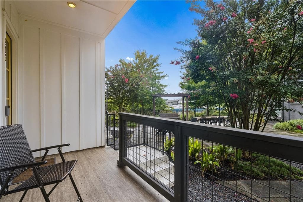 2 bedroom, 2 bathroom, 1,152 sq ft townhouse for sale at 913 Brees Court, Atlanta, GA 30318 — photo 3