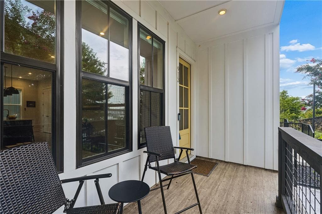 2 bedroom, 2 bathroom, 1,152 sq ft townhouse for sale at 913 Brees Court, Atlanta, GA 30318 — photo 4