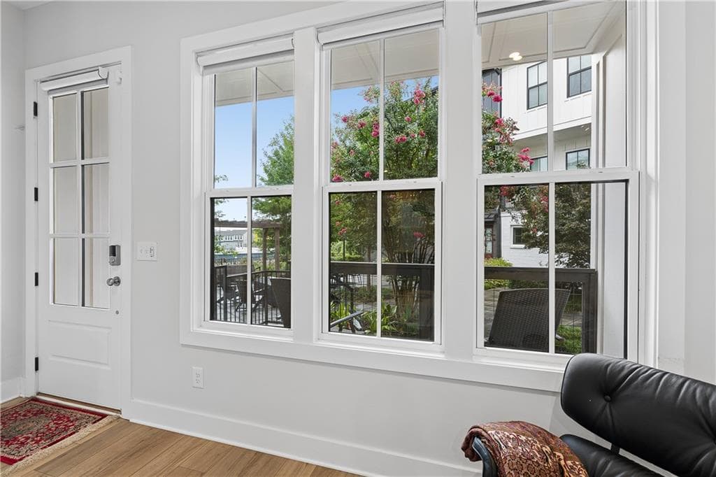 2 bedroom, 2 bathroom, 1,152 sq ft townhouse for sale at 913 Brees Court, Atlanta, GA 30318 — photo 6