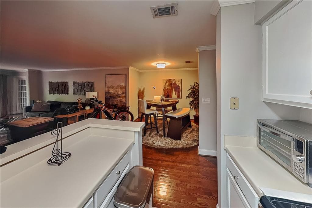 2 bedroom, 2 bathroom, 1,249 sq ft condominium for rent at 3104 Pine Heights Drive, Atlanta, GA 30324 for $1,949 a month — photo 4
