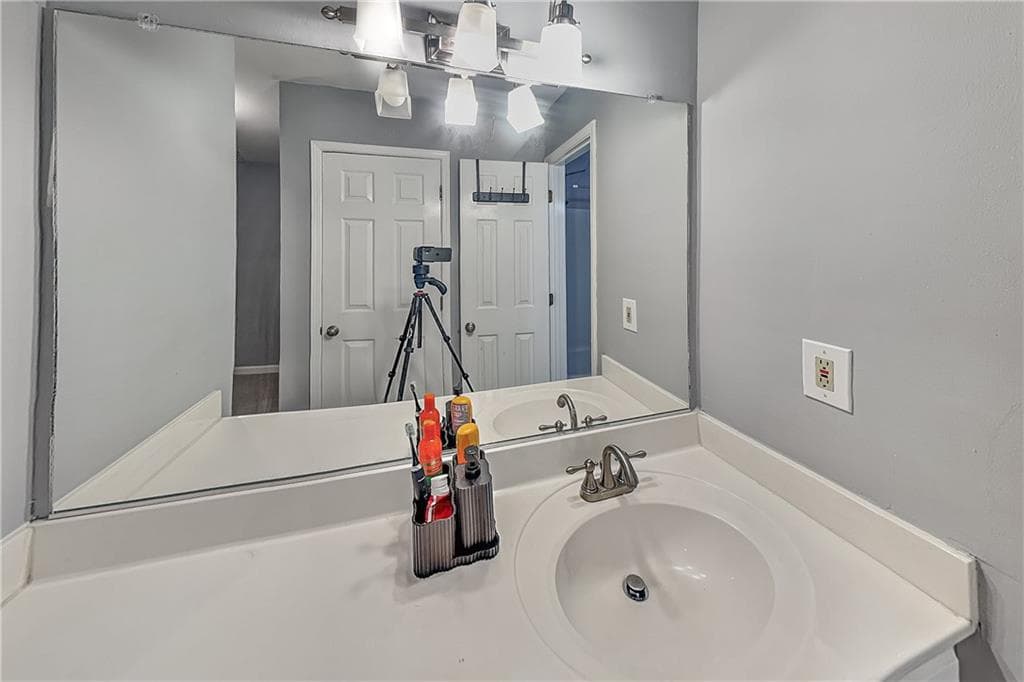 2 bedroom, 2 bathroom, 1,249 sq ft condominium for rent at 3104 Pine Heights Drive, Atlanta, GA 30324 for $1,949 a month — photo 9