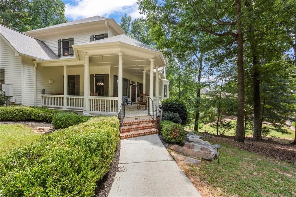 4 bedroom, 5 bathroom, 6,048 sq ft single family residence for sale at 8555 Berringer Point Drive, Gainesville, GA 30506 — photo 3