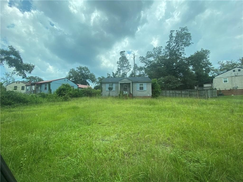2 bedroom, 1 bathroom, 825 sq ft single family residence for sale at 2344 Henry Circle, Augusta, GA 30906 — photo 2