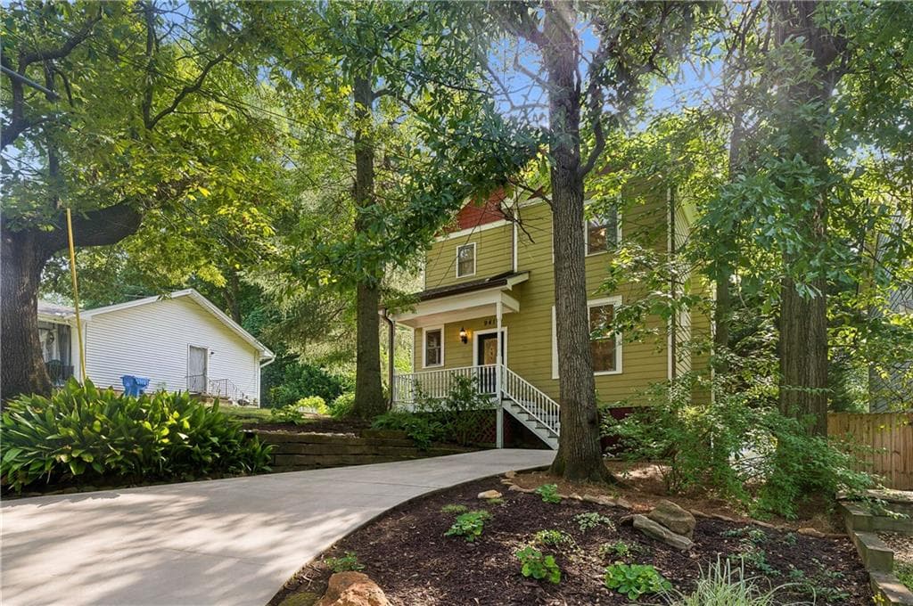 3 bedroom, 3 bathroom, 1,506 sq ft single family residence for sale at 941 Tilden Street, Atlanta, GA 30318 — photo 2