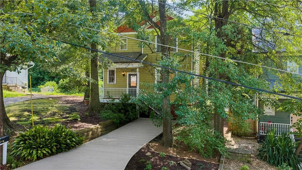 3 bedroom, 3 bathroom, 1,506 sq ft single family residence for sale at 941 Tilden Street, Atlanta, GA 30318 — photo 4