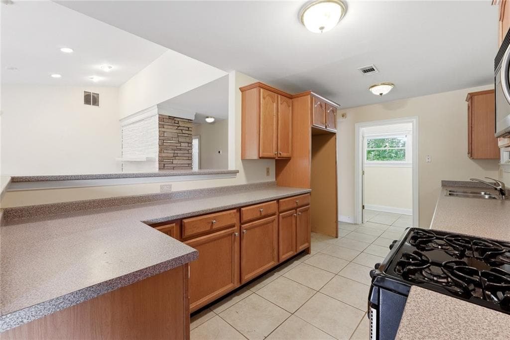 3 bedroom, 2 bathroom single family residence for sale at 208 Midvale Drive, Atlanta, GA 30342 — photo 7