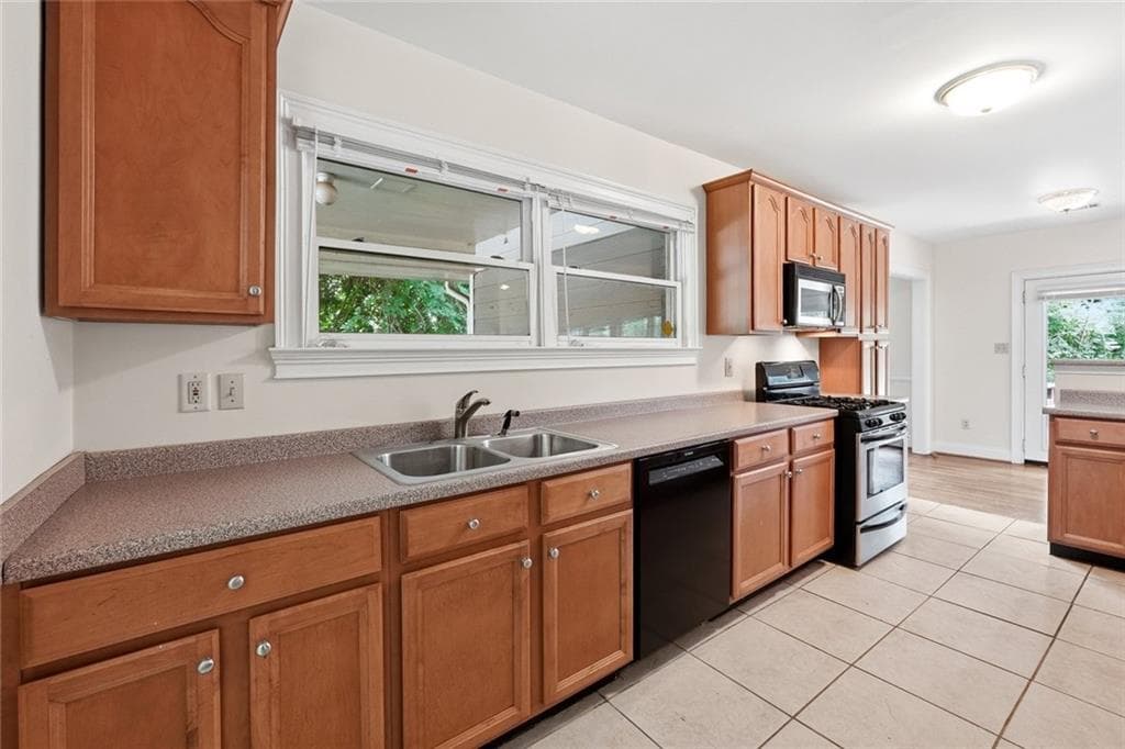 3 bedroom, 2 bathroom single family residence for sale at 208 Midvale Drive, Atlanta, GA 30342 — photo 6