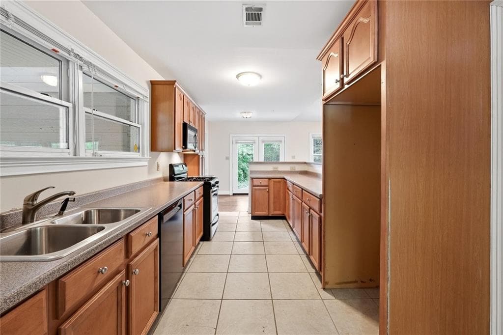 3 bedroom, 2 bathroom single family residence for sale at 208 Midvale Drive, Atlanta, GA 30342 — photo 8