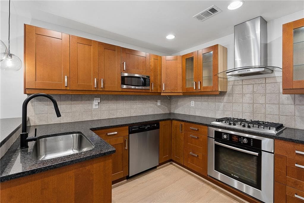 2 bedroom, 3 bathroom, 1,595 sq ft townhouse under contract at 1827 Rockridge Place, Atlanta, GA 30324 — photo 7