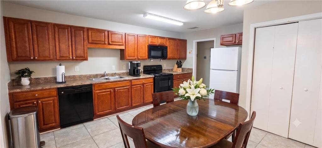 5 bedroom, 2 bathroom, 1,865 sq ft single family residence for sale at 3295 Redona Drive, South Fulton, GA 30349 — photo 3