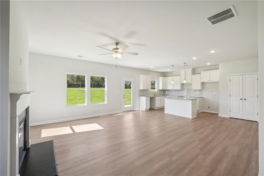 4 bedroom, 3 bathroom, 2,565 sq ft single family residence under contract at 11138 Suria Drive, Covington, GA 30014 — photo 4