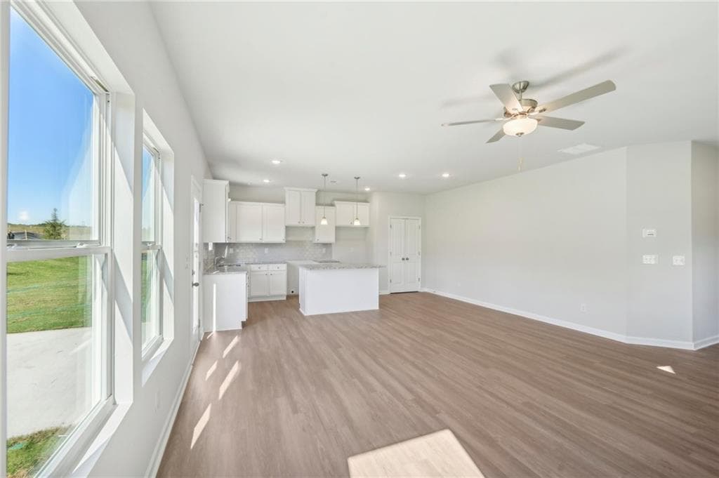 4 bedroom, 3 bathroom, 2,565 sq ft single family residence under contract at 11143 Suria Drive, Covington, GA 30014 — photo 5