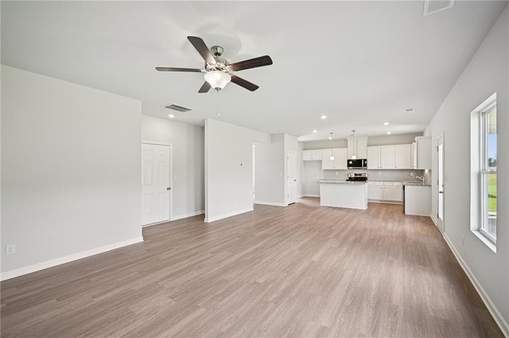 4 bedroom, 3 bathroom, 2,491 sq ft single family residence under contract at 11816 Neely Lane, Covington, GA 30014 — photo 8