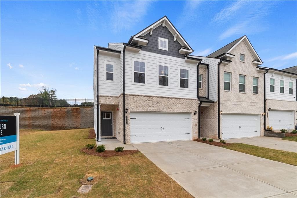 3 bedroom, 3 bathroom, 1,849 sq ft townhouse for sale at 851 Eagle Avenue, Riverdale, GA 30296 — photo 2