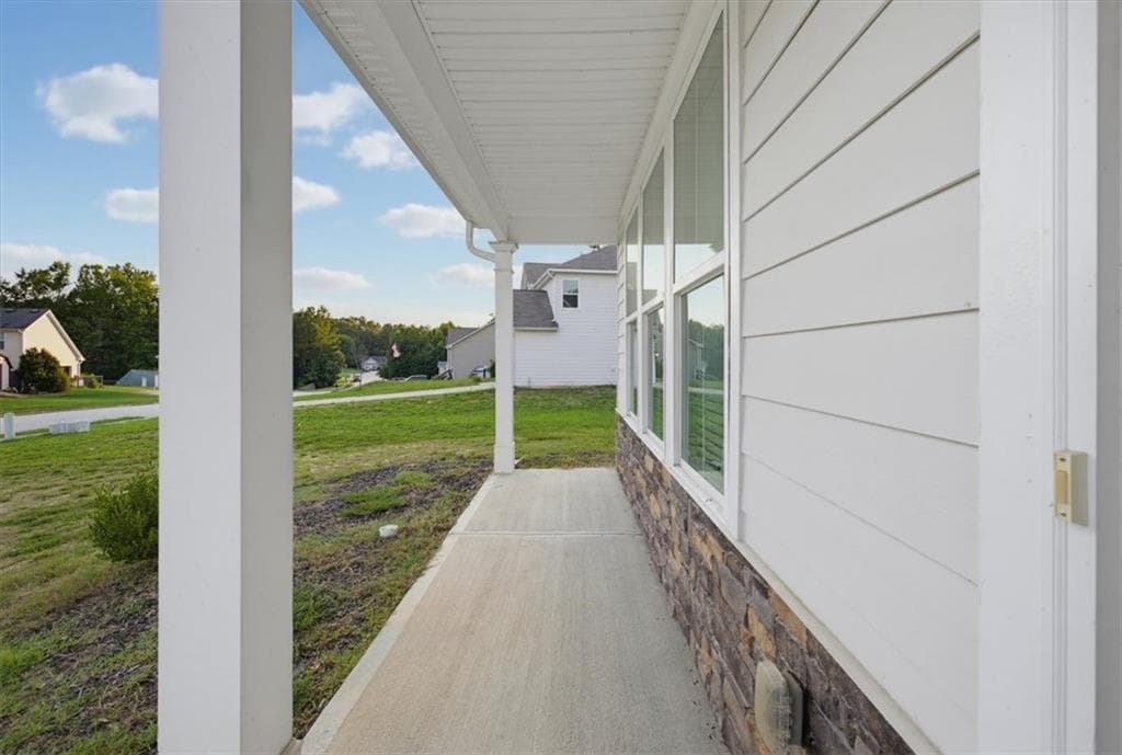 4 bedroom, 3 bathroom, 1,860 sq ft single family residence for sale at 677 Ragan Court, Social Circle, GA 30025 — photo 4