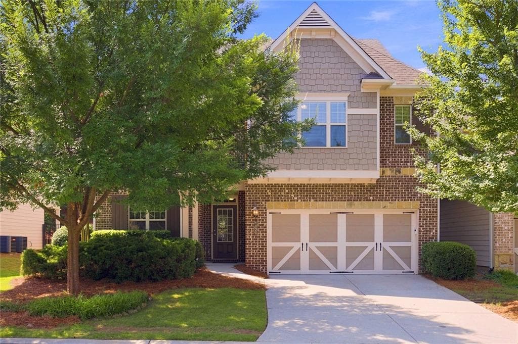 5 bedroom, 4 bathroom, 3,736 sq ft single family residence sold at 1020 Roswell Manor Circle, Roswell, GA 30076