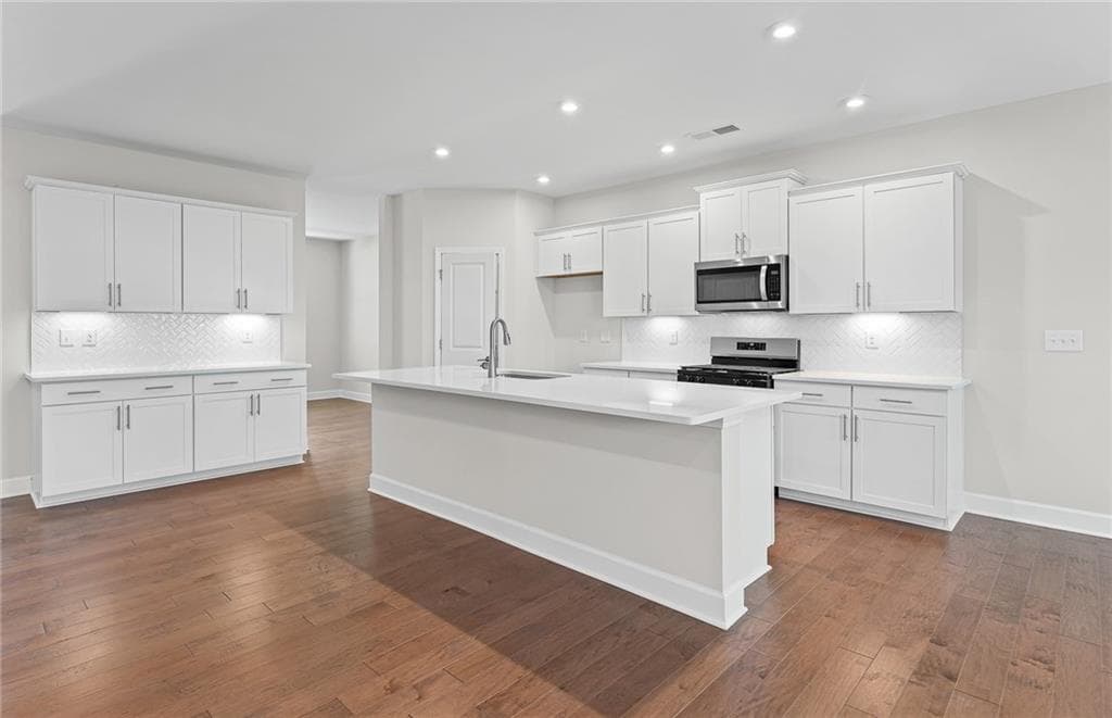 5 bedroom, 3 bathroom, 2,956 sq ft single family residence under contract at 636 Vidalia Park Way, Mcdonough, GA 30252 — photo 8