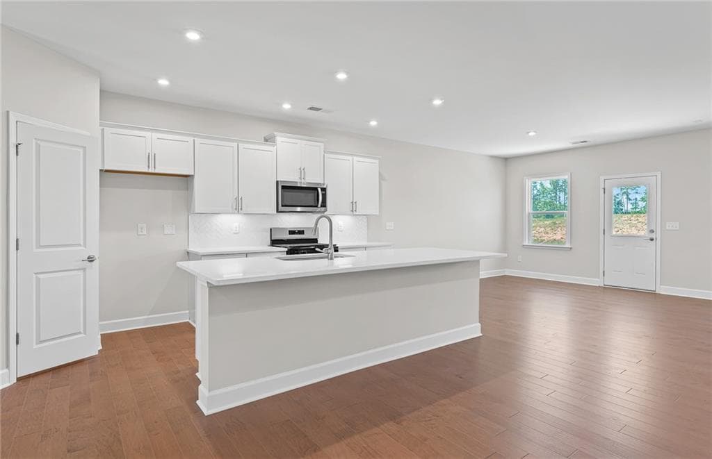 5 bedroom, 3 bathroom, 2,956 sq ft single family residence under contract at 636 Vidalia Park Way, Mcdonough, GA 30252 — photo 9